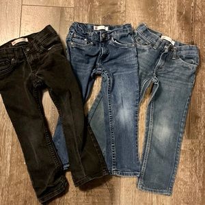 3 pairs of Levi’s slim 4REG jeans